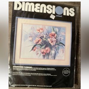 Crafts Dimensions Crewel Kit SPRINGTIME FLOWERS Cloth Yarn 1337 - Vintage 1987